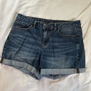 Mid rise jean shorts size 8